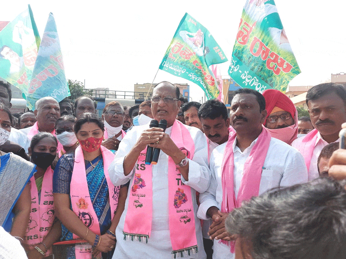 Nallagonda | దున్నపోతు మీద వర్షం పడ్డట్టు కేంద్రం తీరు : ఎమ్మెల్సీ గుత్తా