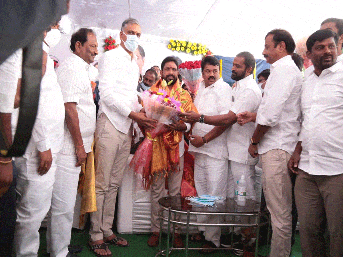 ఎర్రోళ్ల శ్రీనివాస్‌ సీఎం కేసీఆర్‌ నమ్మకాన్ని నిలబెట్టాలి : మంత్రి హరీశ్‌రావు