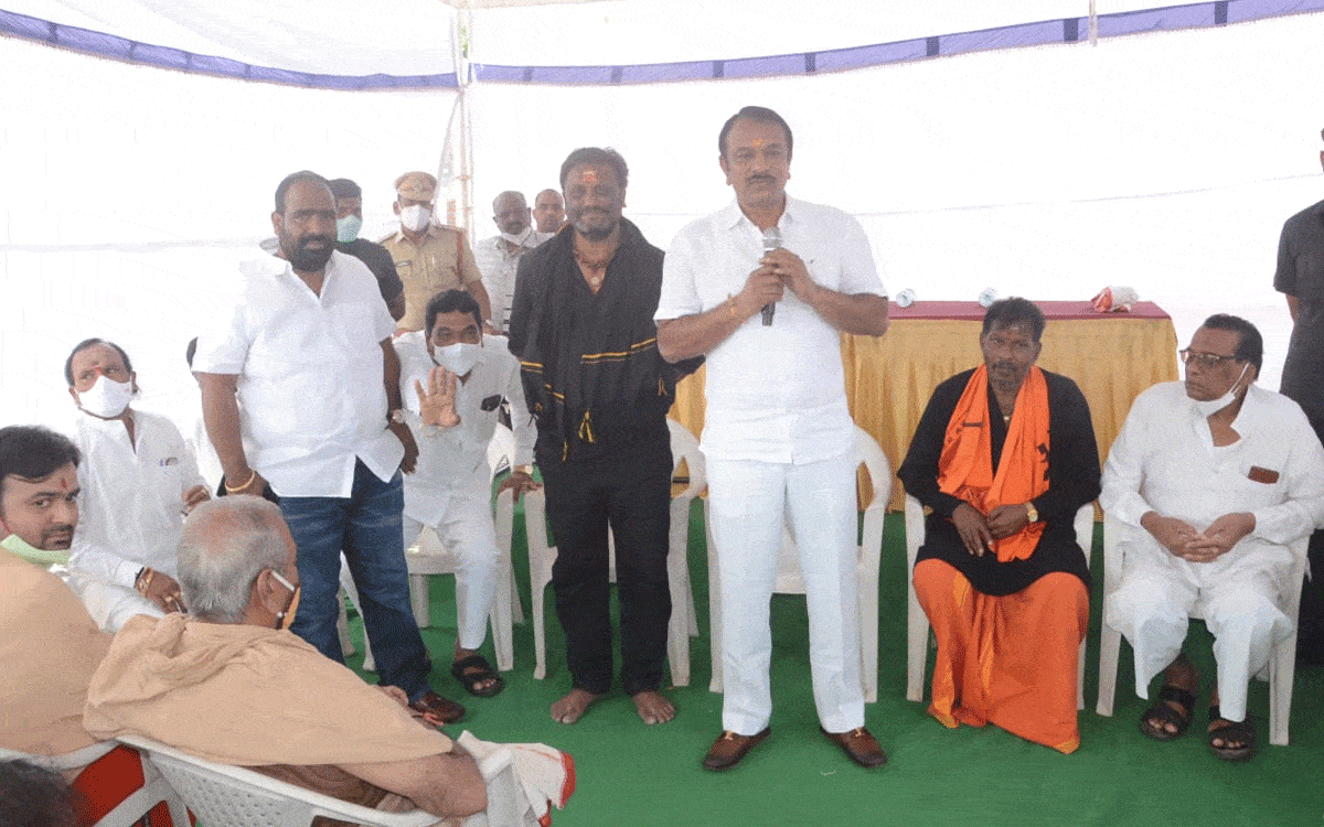 రూ.10 కోట్లతో ఆలయ పరిసరాల అభివృద్ధి : ఎమ్మెల్యే దేవిరెడ్డి