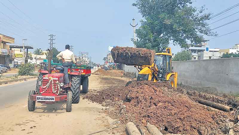 నీరు నిలువదు.. బండి ఆగదు
