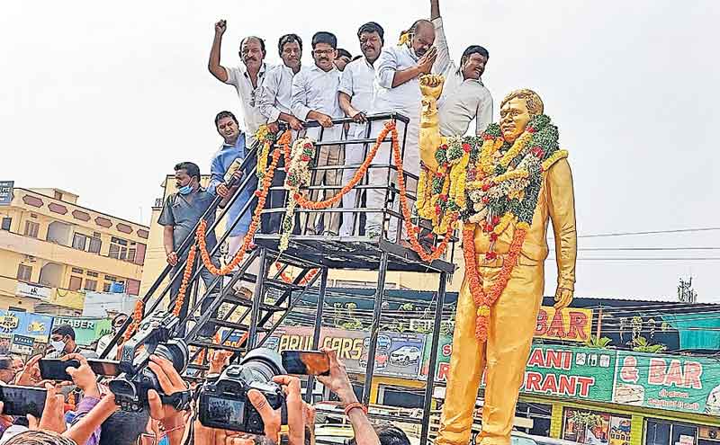 శ్రీకాంతాచారి బలిదానాన్ని ప్రజలు మరువలేరు