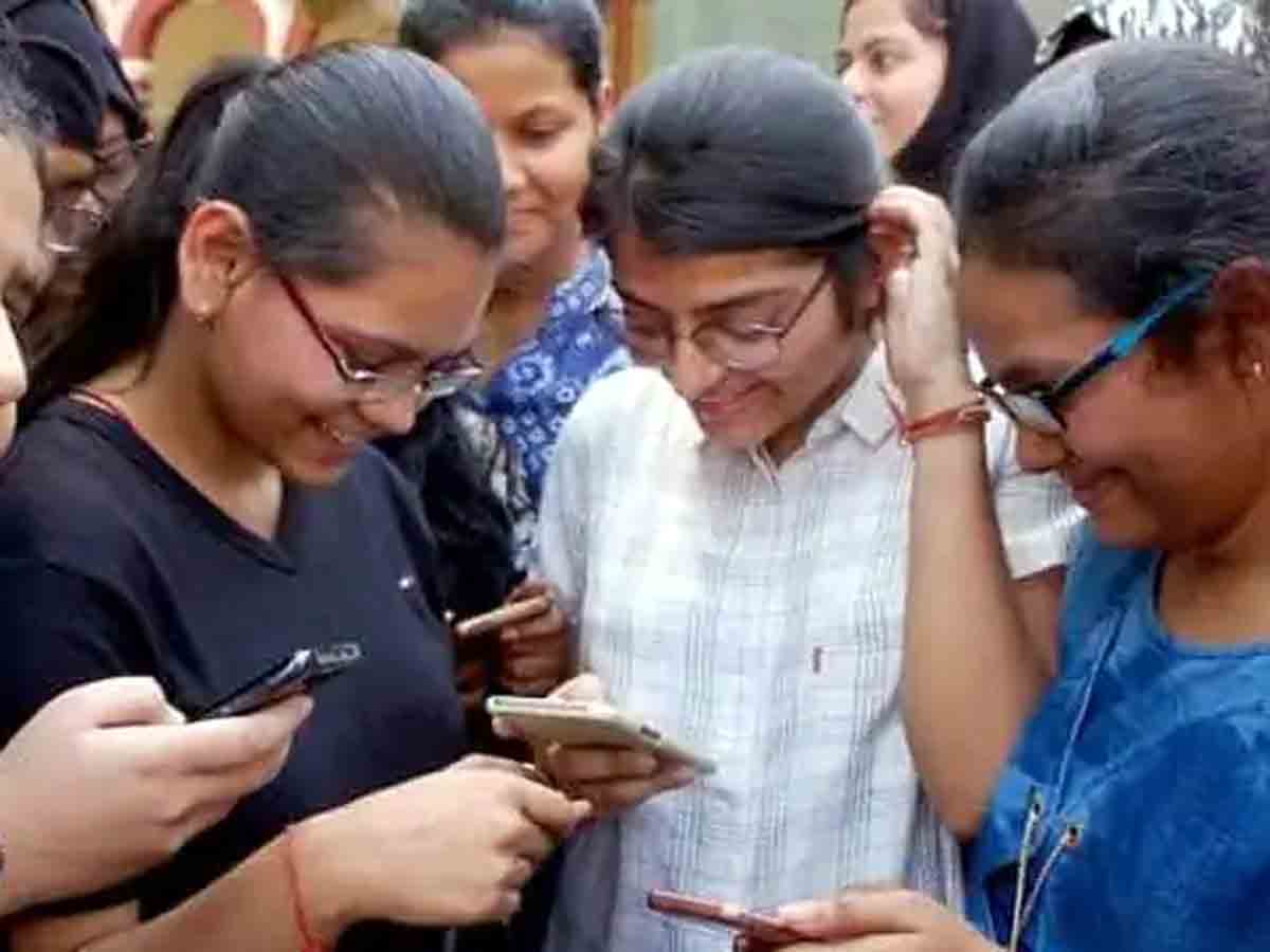 Vikarabad : జిల్లాలోని ఇంటర్‌ విద్యార్థులు అందరూ పాస్..