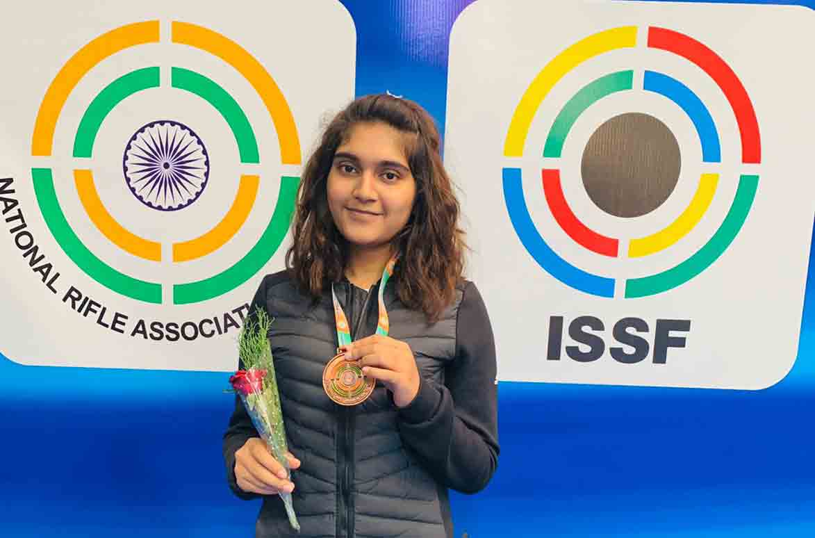 ఇషాసింగ్‌ సిక్సర్‌!