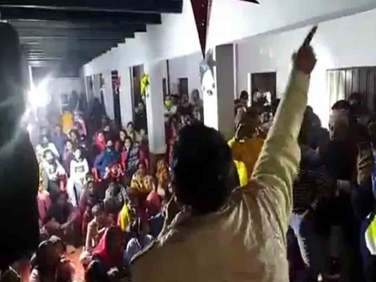 క్రిస్మస్ కార్నివాల్‌లో.. ‘జై శ్రీ రామ్’ నినాదాలు