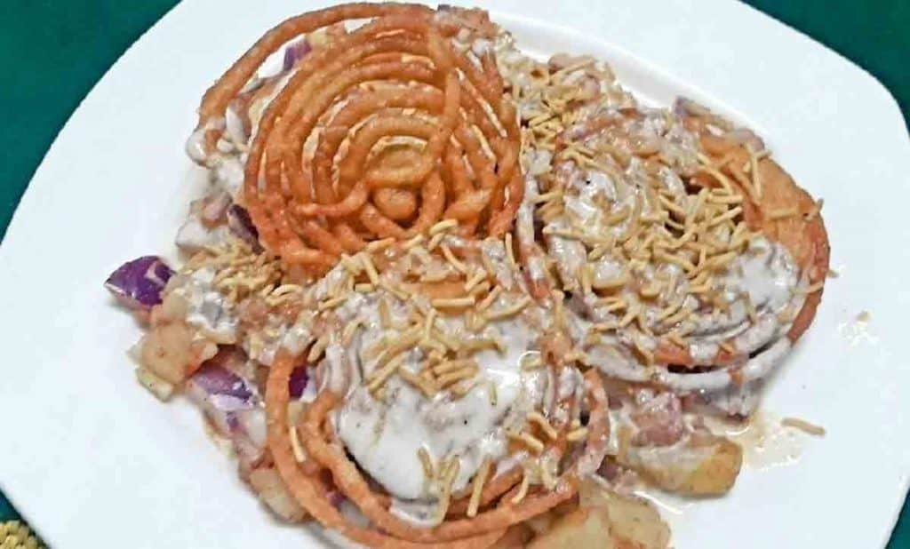 jalebi chaat made with onion dahi and papdi photo goes viral