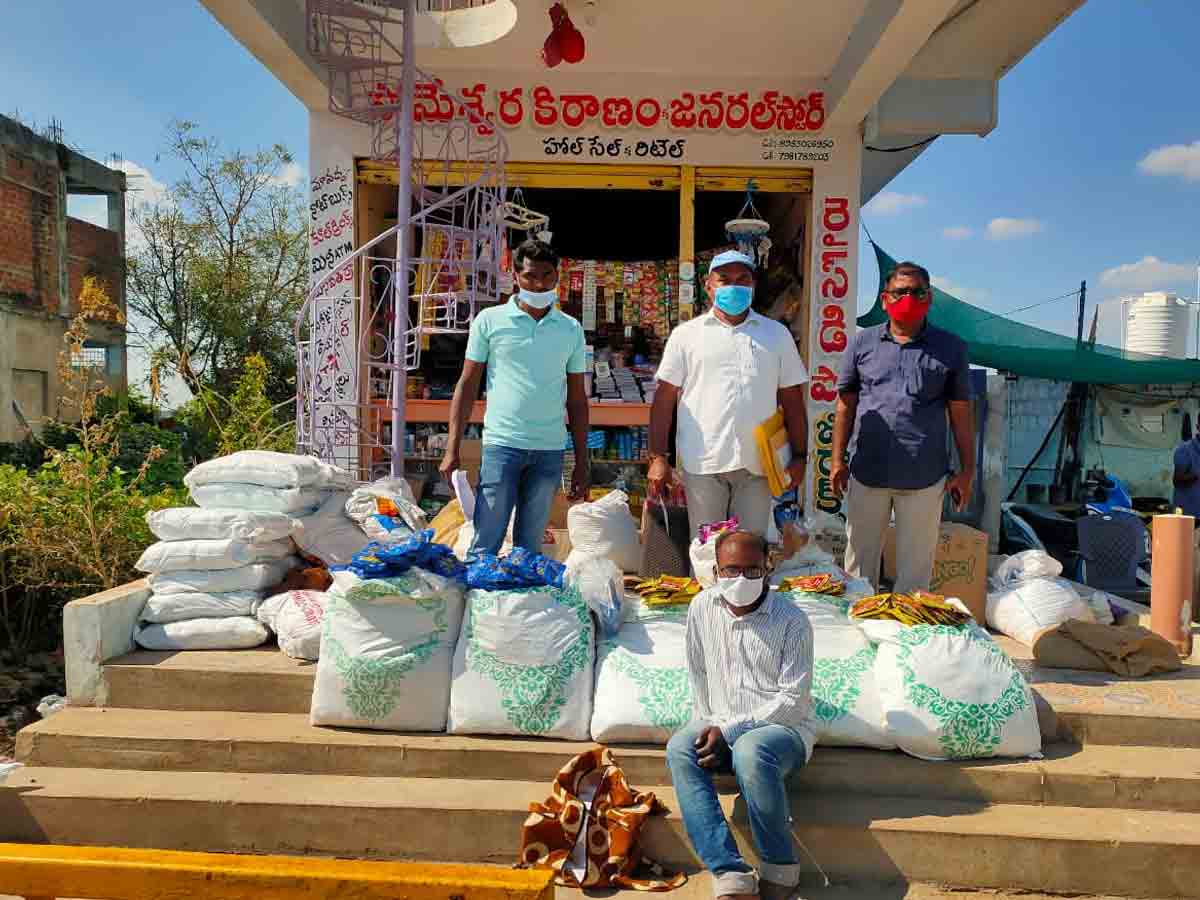 కాటారంలో భారీగా గుట్కా ప్యాకెట్ల పట్టివేత