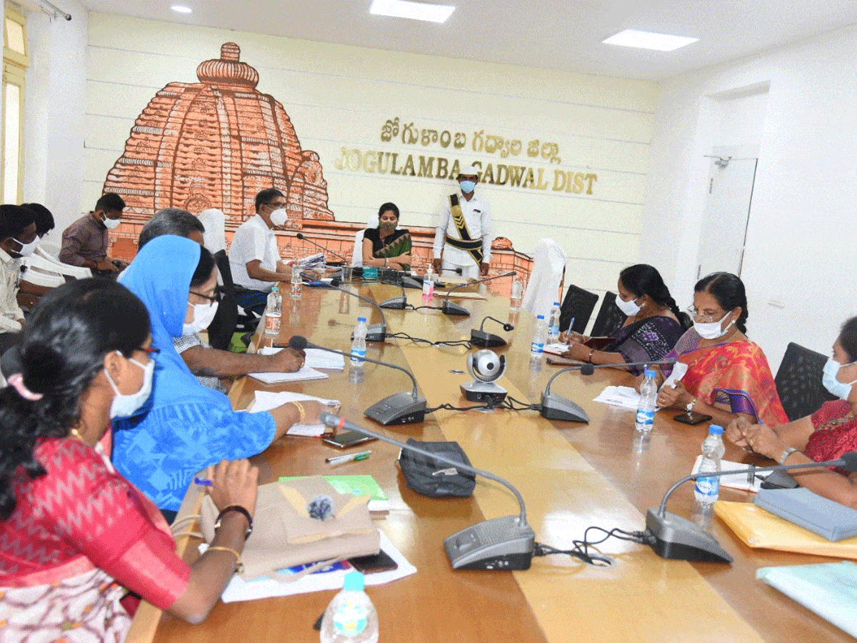 వీసీపీసీ సమావేశాల్లో అందరూ పాల్గొనాలి : కలెక్టర్‌ క్రాంతి