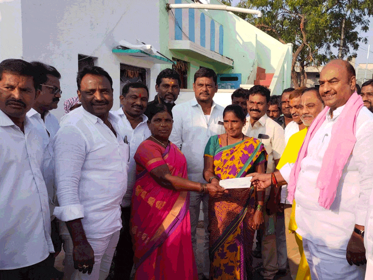 పేదింటి ఆడపడుచులకు అండగా తెలంగాణ ప్రభుత్వం : ఎమ్మెల్యే బండ్ల