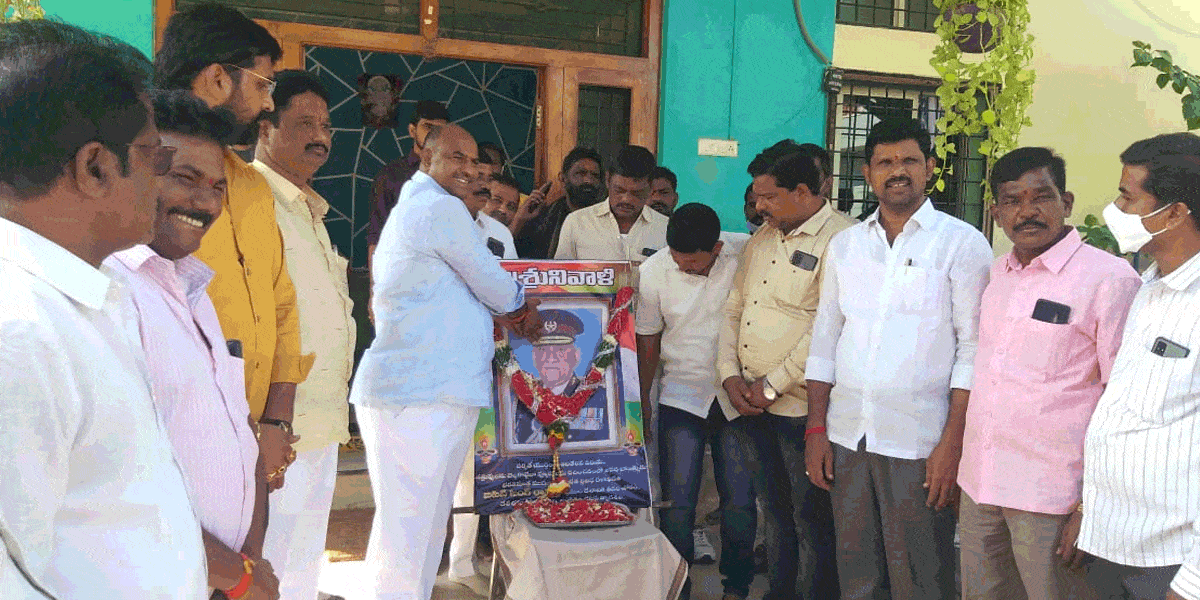 బిపిన్‌ రావత్‌కు నివాళులు అర్పించిన ఎమ్మెల్యే కృష్ణ మోహన్‌రెడ్డి