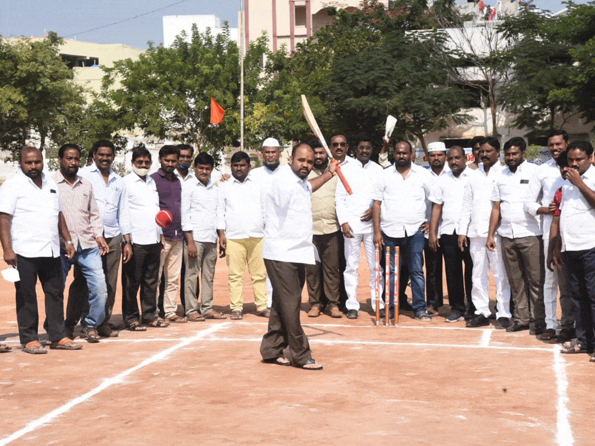 ప్రీమియర్ లీగ్ క్రికెట్ టోర్నమెంట్‌ను ప్రారంభించిన ఎమ్మెల్యే కంచర్ల