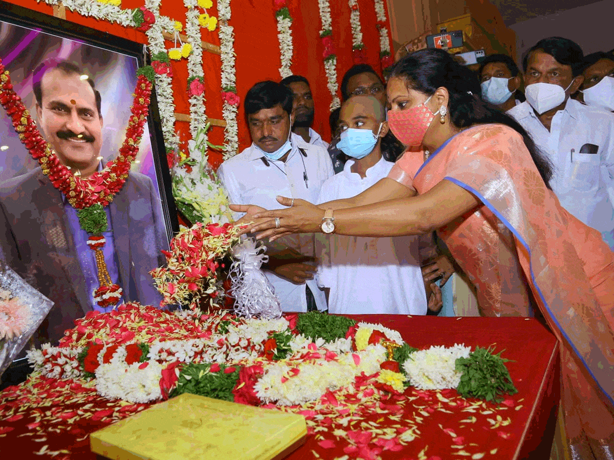 Warangal | బండారు శ్రీధర్‌కు నివాళులు అర్పించిన ఎమ్మెల్సీ కవిత