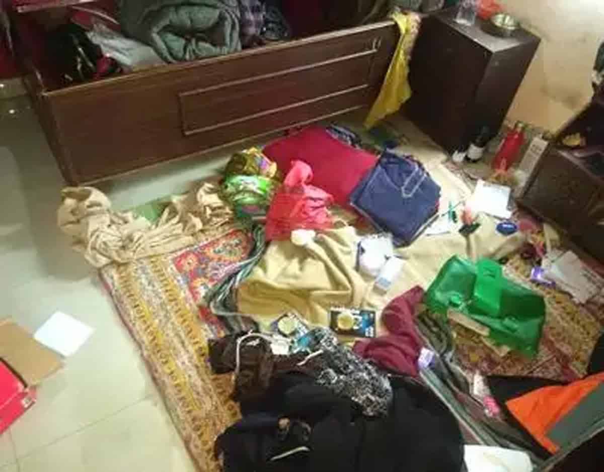 Housemaid robbery | మహానటి..! ఇంట్లో దొంగతనం కోసం పనిమనిషి నాటకం