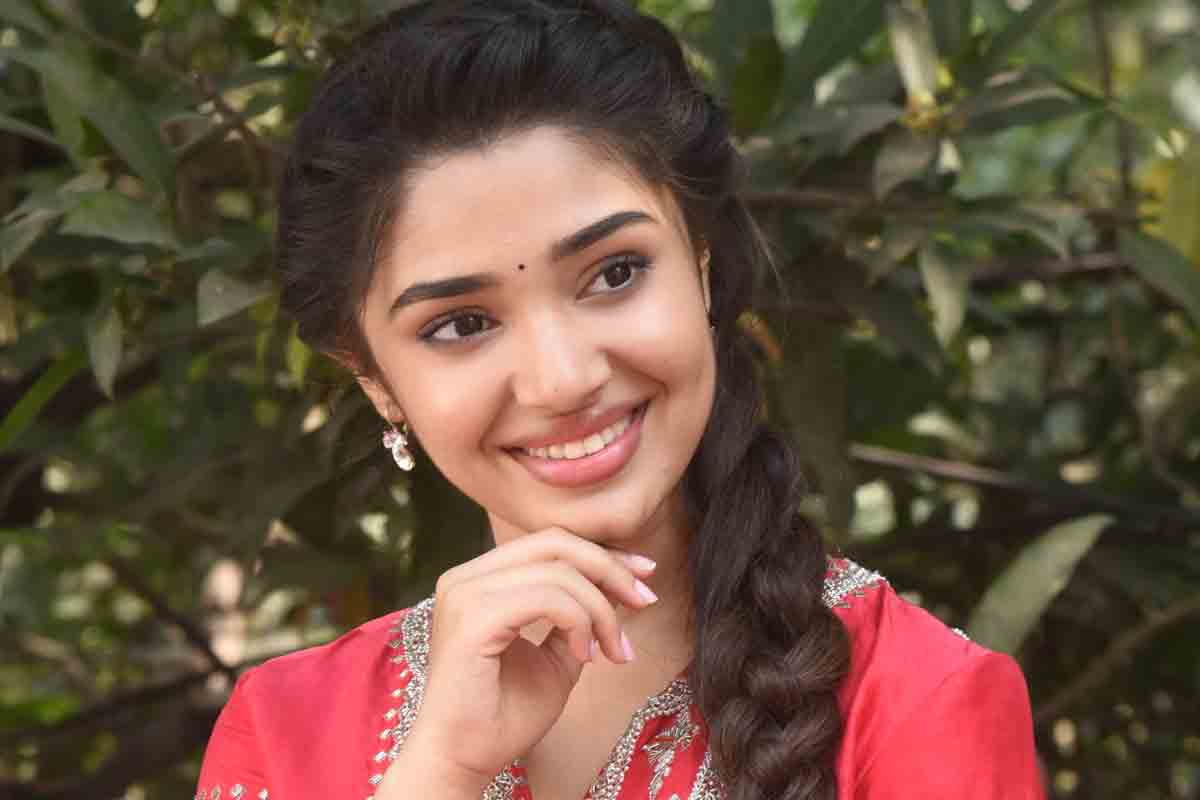 Kriti Shetty | కంఫర్ట్‌ను బట్టే ఆ స‌న్నివేశాలు బాగా వస్తాయి.. లిప్‌లాక్ సీన్ల‌పై కృతిశెట్టి ఇంట్రెస్టింగ్ కామెంట్స్‌