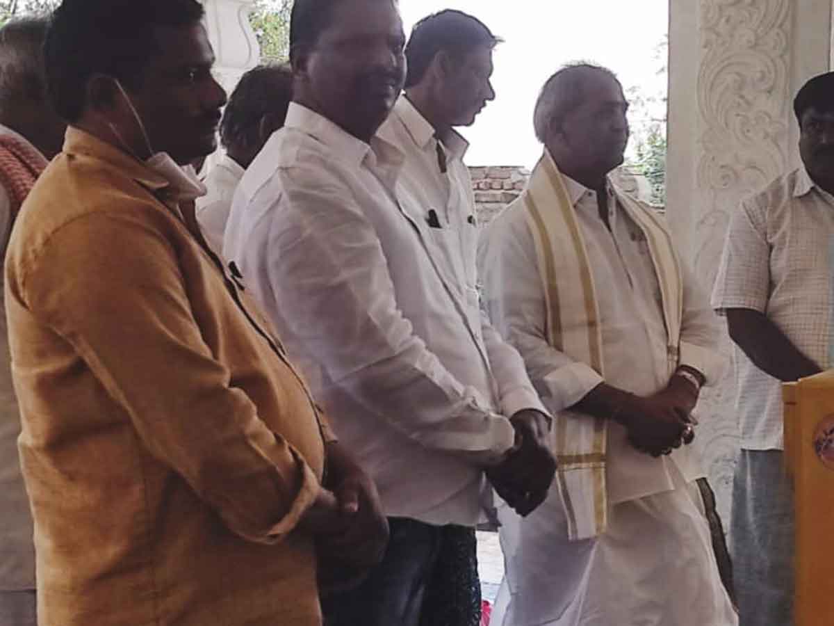 DCCB Chairman | వేణుగోపాలస్వామిని దర్శించుకున్న డీసీసీబీ చైర్మన్ నాగభూషణం..