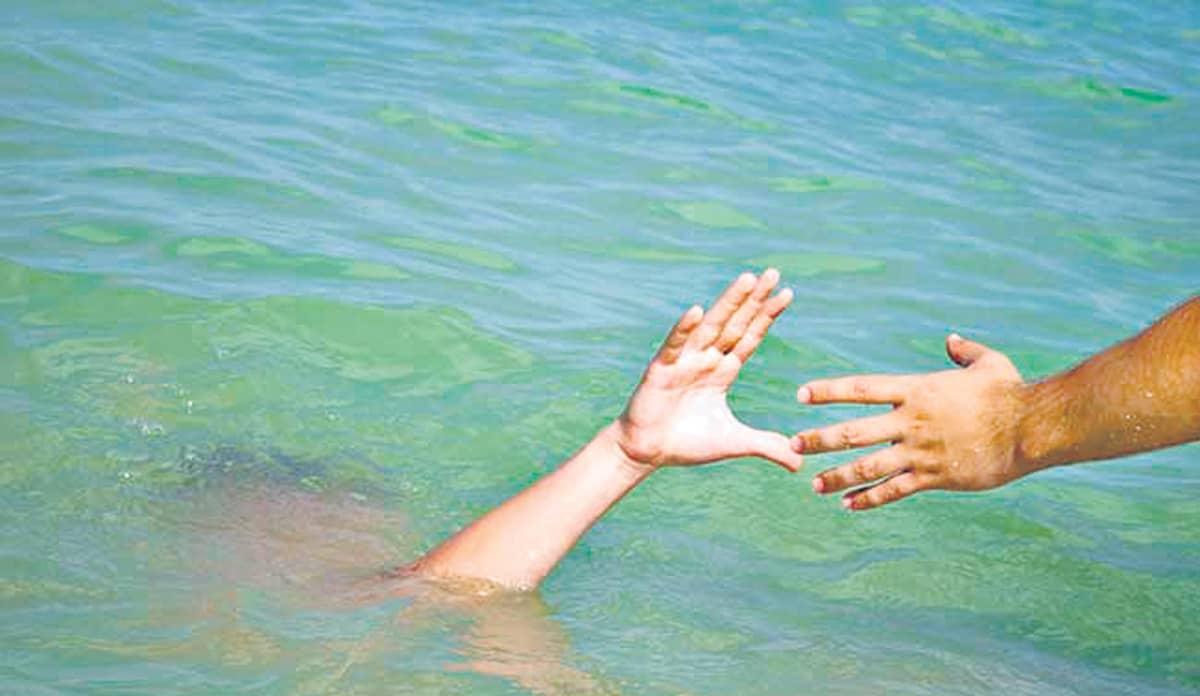 Lake police | మరణానికి ఎదురునిలిచిన మనోధైర్యం