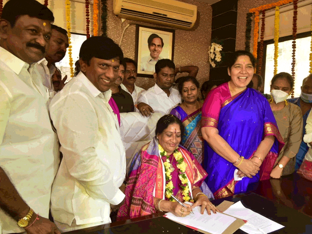 సీఎం కేసీఆర్ అప్పగించిన బాధ్యతలను సమర్థవంతంగా నిర్వహిస్తా : ఆకుల లలిత