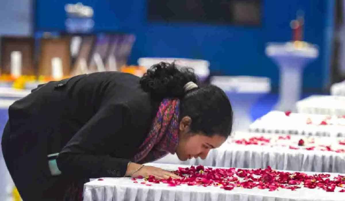 బ్రిగేడియ‌ర్ లిద్ద‌ర్ కుమార్తె పుస్త‌కానికి ఒక్క‌సారిగా పెరిగిన డిమాండ్‌