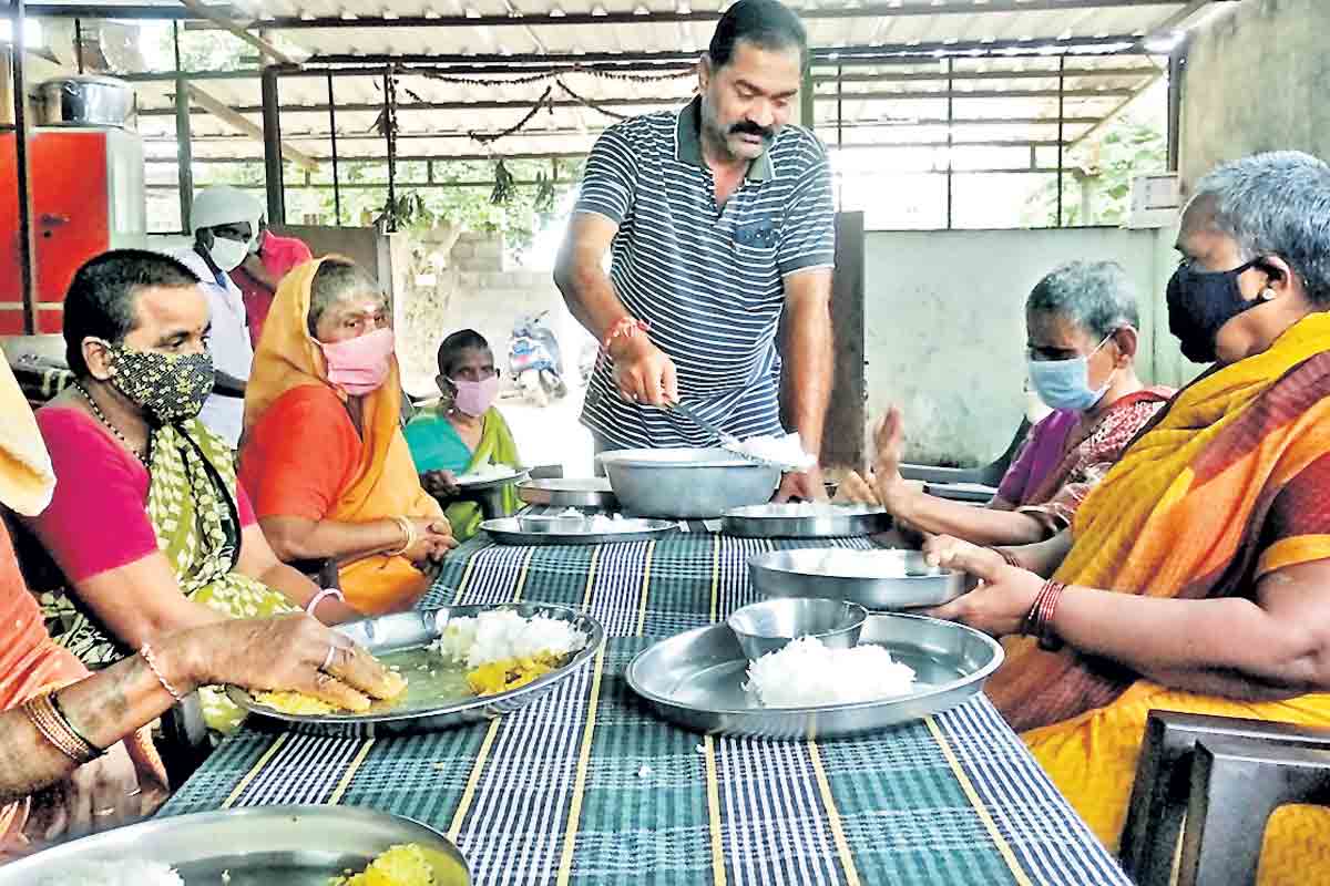 క‌న్న‌బిడ్డ‌లు కాద‌నుకున్న అమ్మానాన్నల‌కు కొడుకు అయ్యాడు
