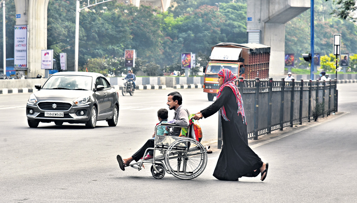 దివ్యాంగులకు సర్కారు ఉపకారం