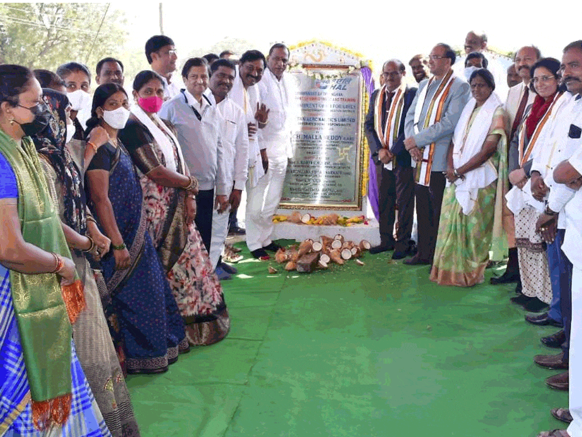 మహిళల్లో సాంకేతిక నైపుణ్యం పెంపొందించేందుకు ప్రభుత్వం కృషి : మంత్రి మల్లారెడ్డి