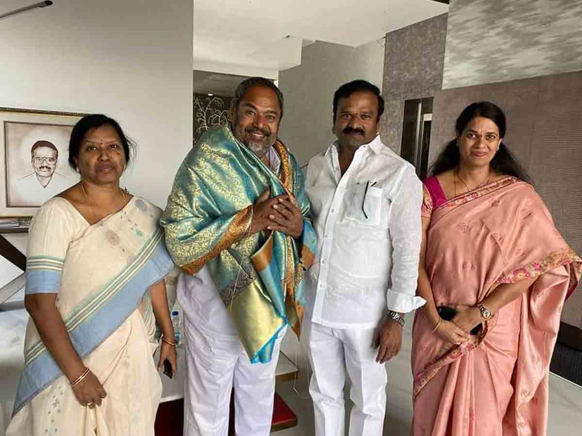 ఎమ్మెల్యే ఆల వెంకటేశ్వర్ రెడ్డిని కలిసిన ఆర్.నారాయణ మూర్తి