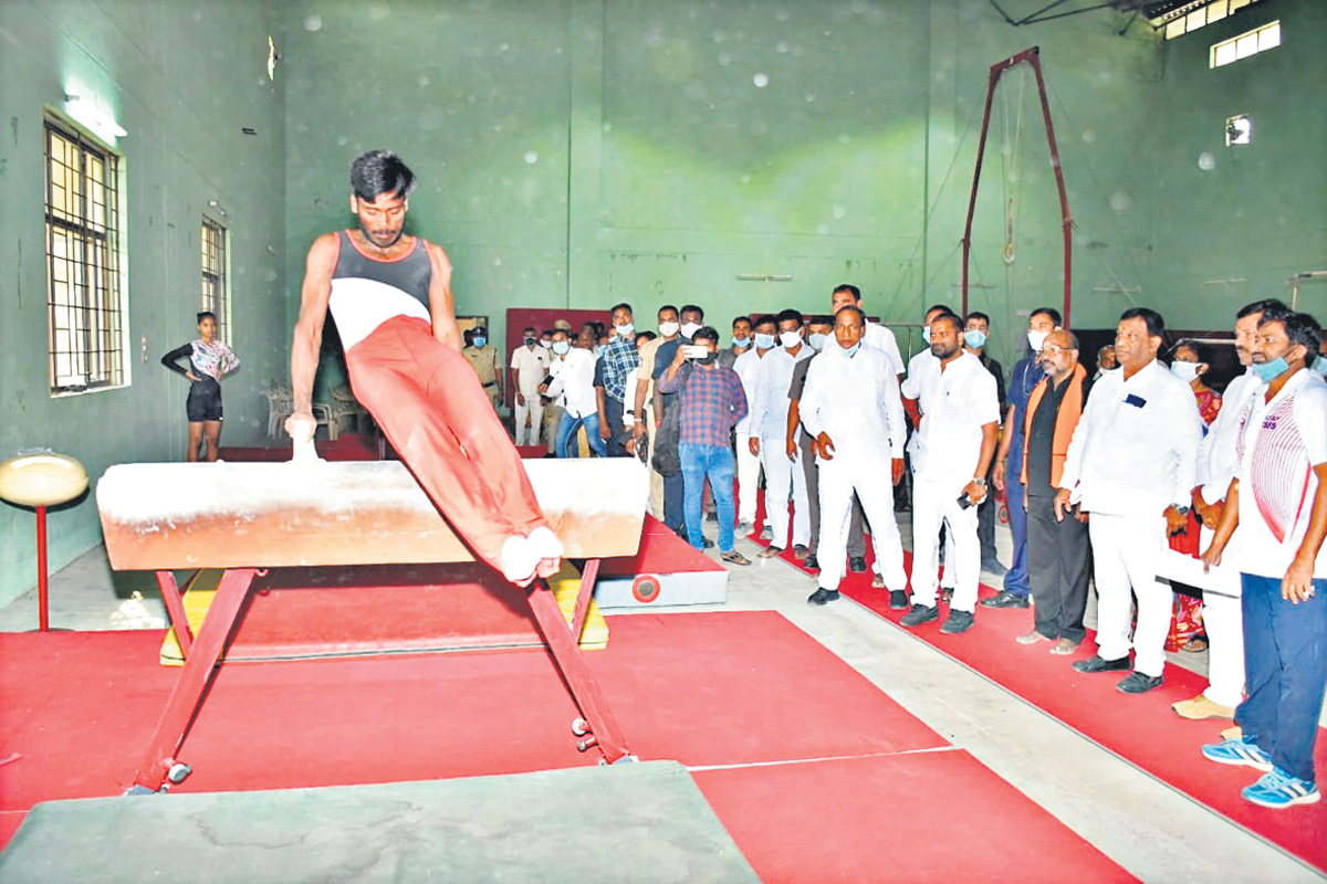 13 కోట్లతో క్రీడా పాఠశాల అభివృద్ధి: మంత్రి శ్రీనివాస్‌గౌడ్‌