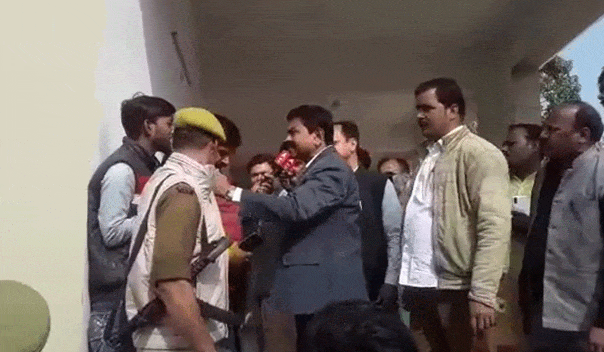 ‘మీరు దొంగ‌లు…’ తీవ్ర ఆవేశంతో ఊగిపోయిన కేంద్ర మంత్రి అజ‌య్ మిశ్రా