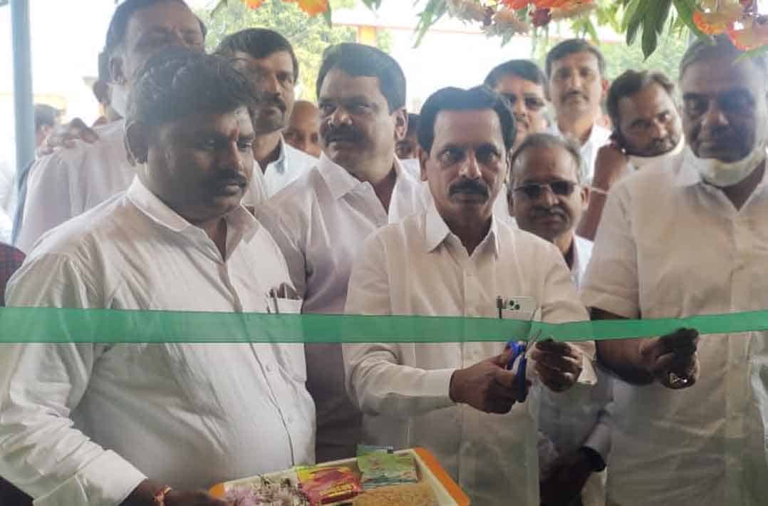 Farmer Agro Service Center | రైతులకు నాణ్యమైన విత్తనాలు అందించాలి: ఎమ్మెల్యే రవీంద్రకుమార్..