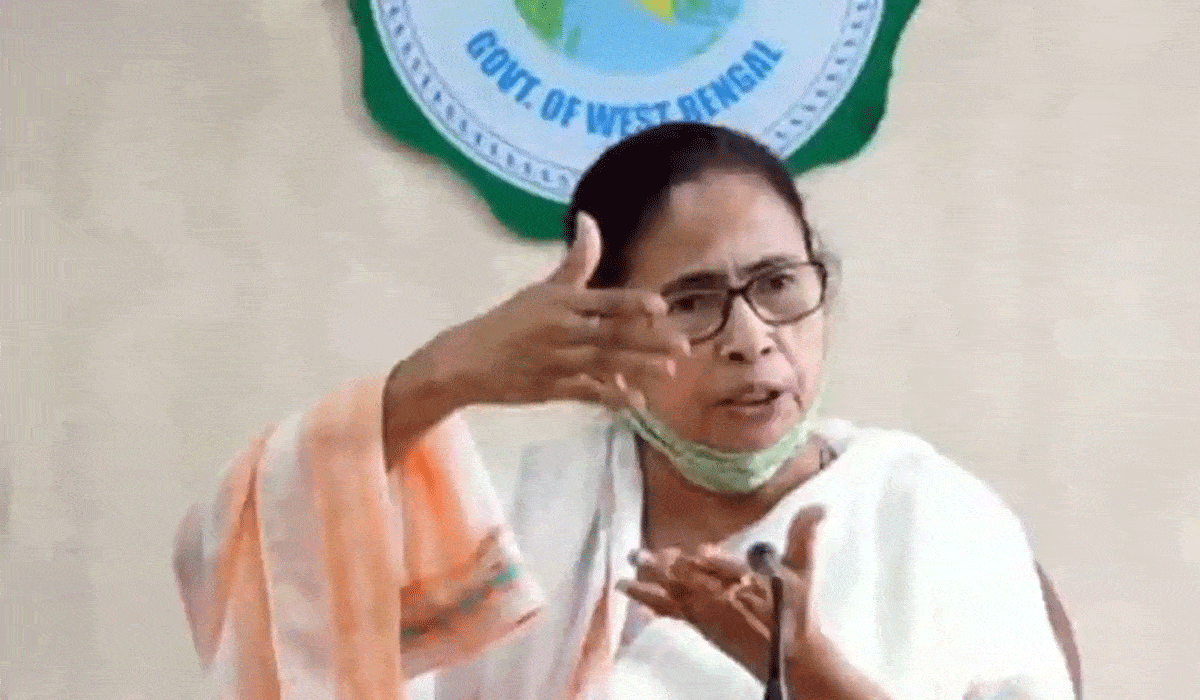 బీఎస్ఎఫ్ కార్య‌క‌లాపాల‌పై ఓ క‌న్నేయండి: మ‌మ‌త‌