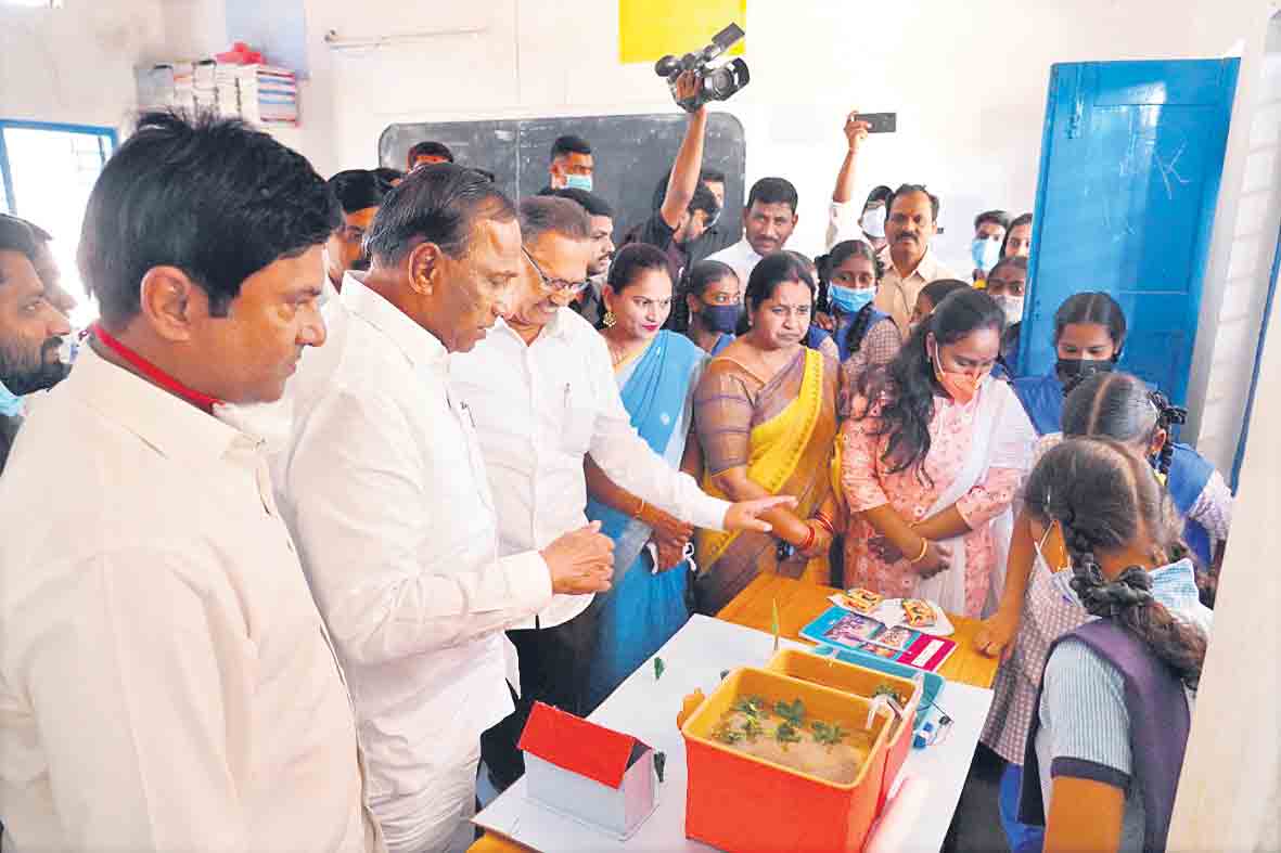 కష్టపడి చదివితేనే.. ఉన్నత శిఖరాలకు