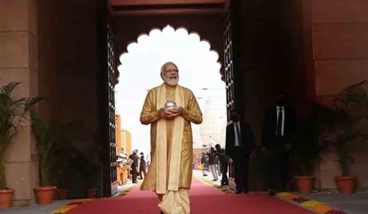 మోదీ ఆవిష్క‌రించిన పుస్త‌కాన్ని నిషేధించండి: శిరోమ‌ణి గురుద్వారా ప్ర‌బంధ‌న్