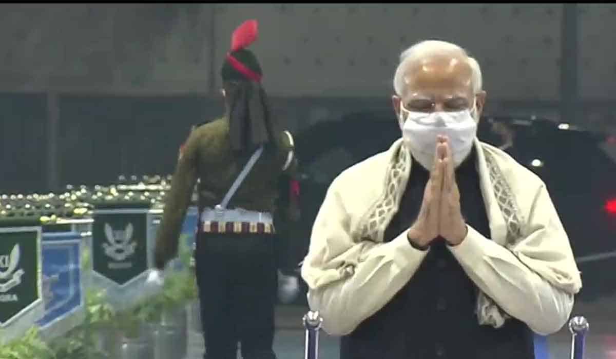 అమ‌రుల భౌతిక‌కాయాల‌కు ప్ర‌ధాని మోదీతో స‌హా ప్ర‌ముఖుల నివాళి