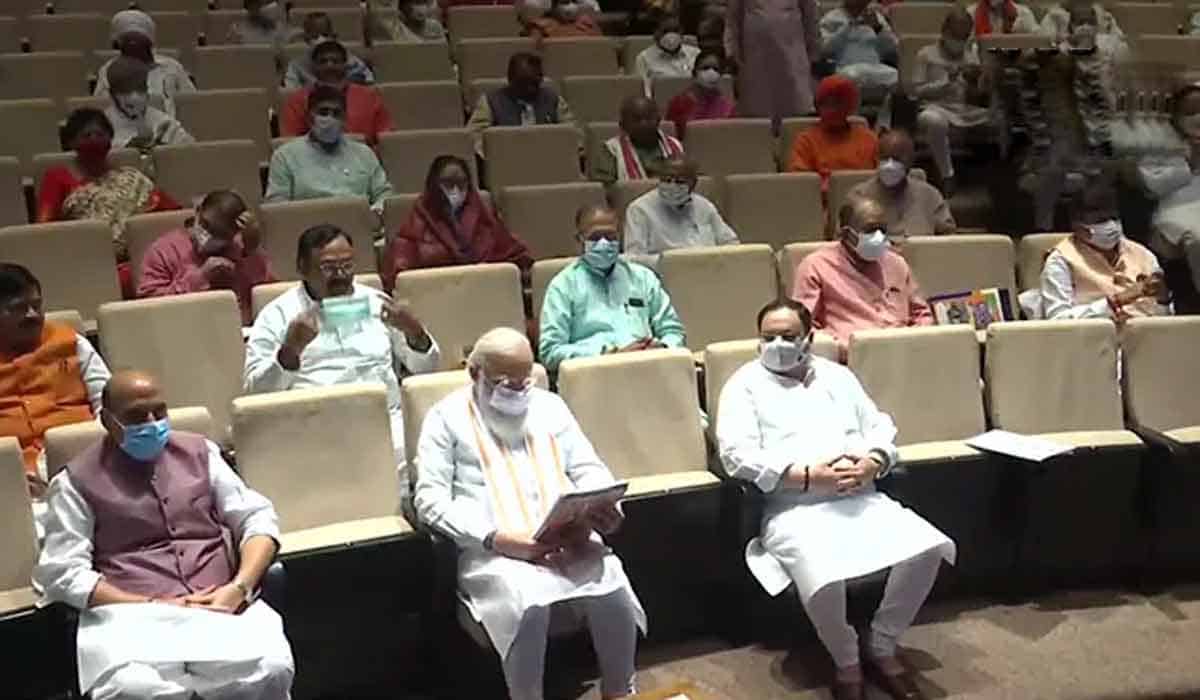 మారండి లేదంటే మార్పులు త‌ప్ప‌వు .. ఎంపీల‌కు మోదీ వార్నింగ్‌