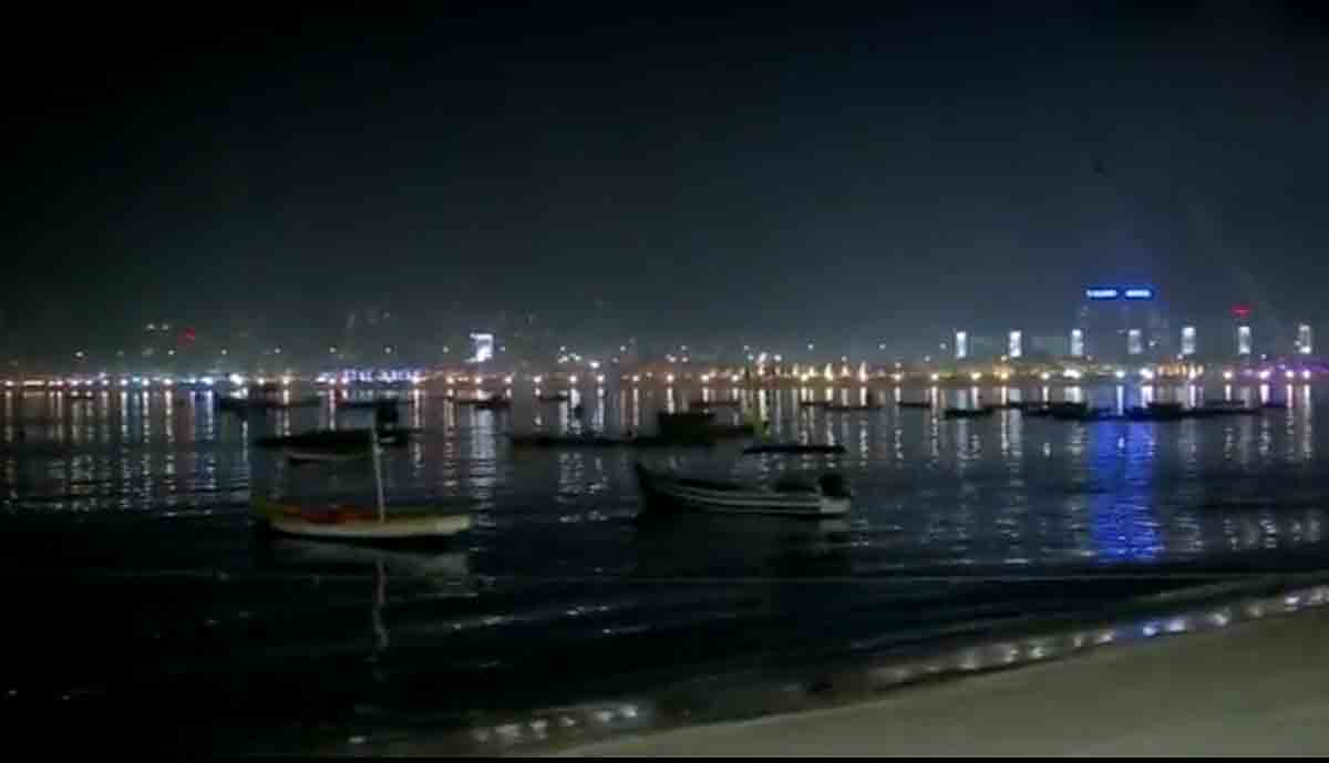 న్యూ ఇయ‌ర్ ఈవ్.. బాంద్రా-వ‌ర్లీ సీలింక్ వ‌ద్ద లేజ‌ర్ షో: వీడియో