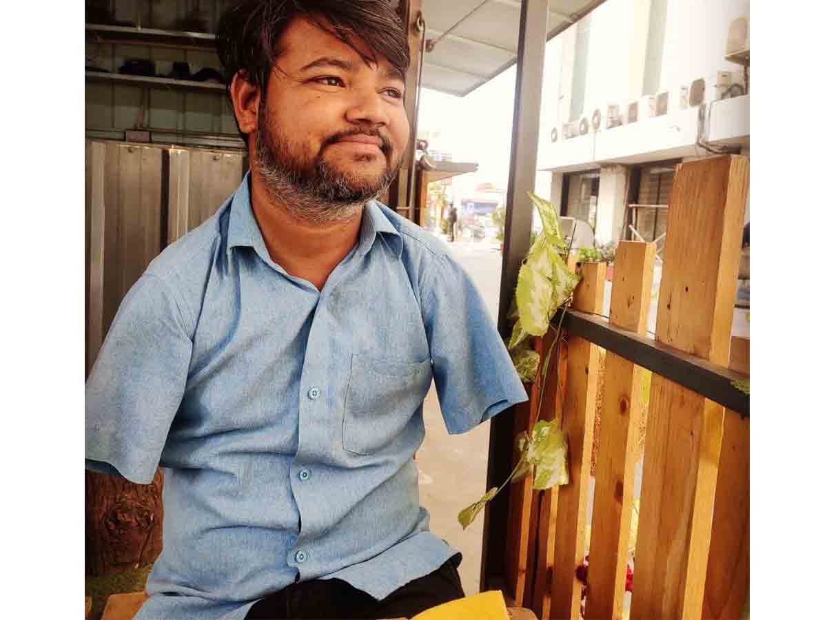Inspirational Story | రెండు చేతులు, ఒక కాలు తీసేశారు.. అయినా ఆత్మవిశ్వాసం కోల్పోకుండా అనుకున్న‌ది సాధించాడు