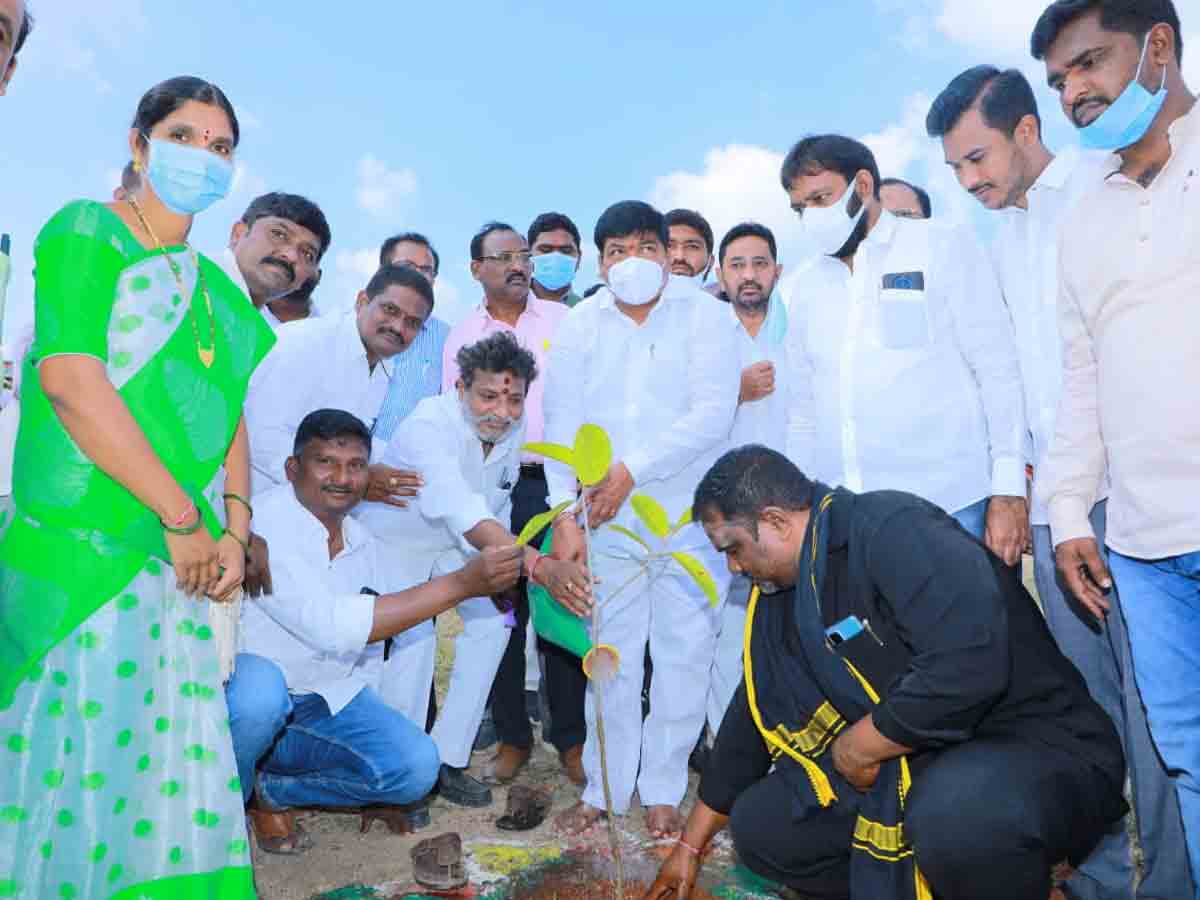 ఎంపీ సంతోష్ కుమార్ ఆశయం గొప్పది : ఎమ్మెల్యే నన్నపనేని