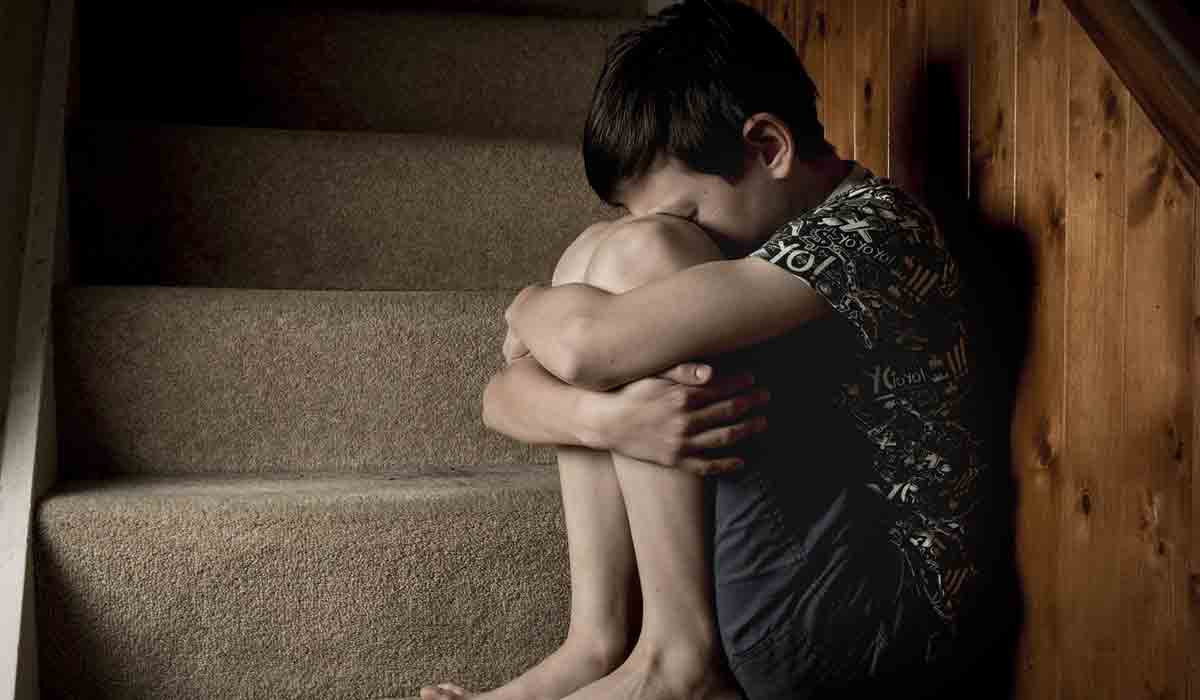 మేనల్లుడిని లైంగికంగా వాడుకుని.. 20 తులాల బంగారం, రూ.6 లక్షలు దోపిడీ