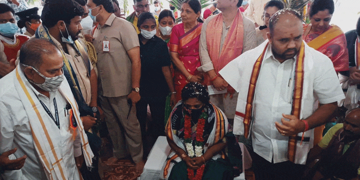 Nallagonda | సంతోషిమాత ఆలయంలో గవర్నర్ ప్రత్యేక పూజలు