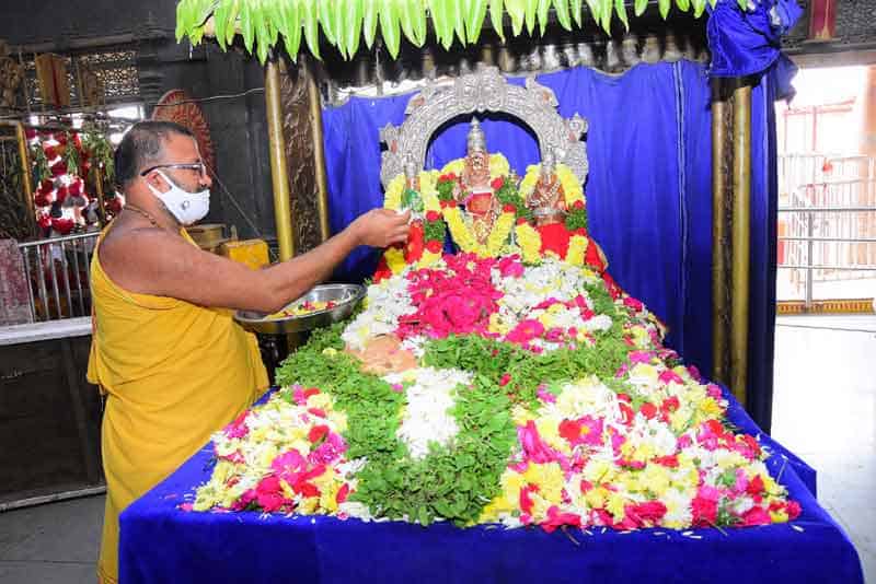 వైభవంగా లక్ష పుష్పార్చన