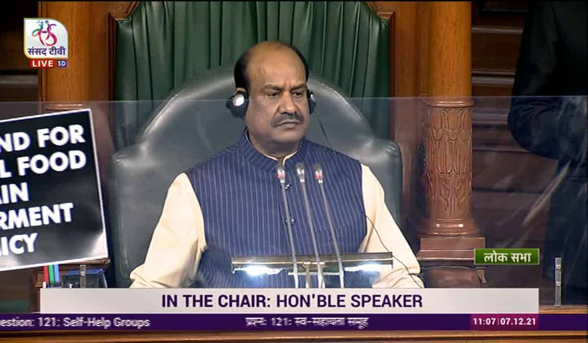 లోక్‌స‌భ‌లో టీఆర్ఎస్ ఆందోళ‌న‌..  ధాన్యాన్ని సేక‌రించాల‌ని డిమాండ్