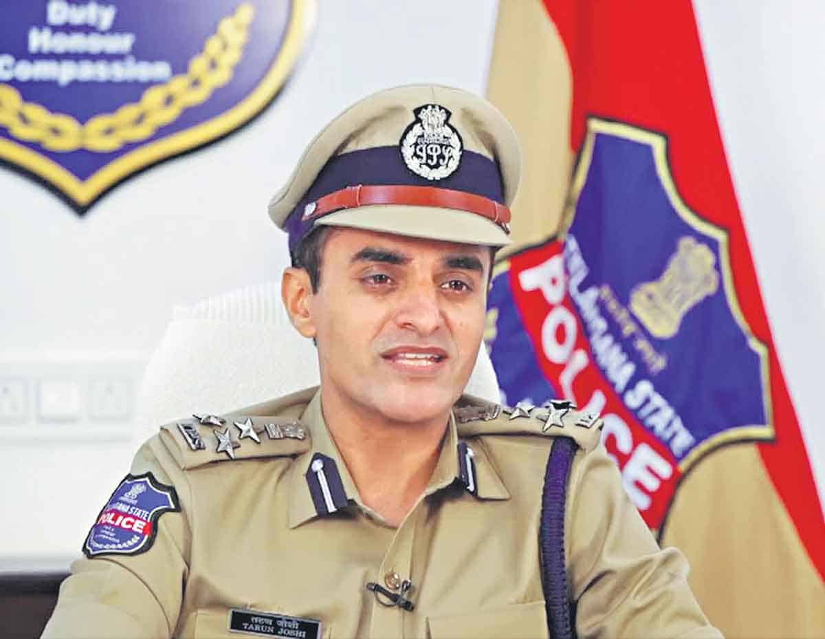 పోలీస్‌ బాస్‌ కొండంత జోష్‌