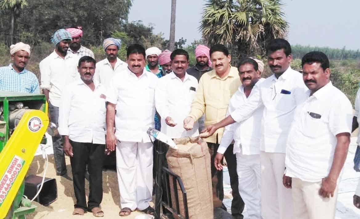 బీజేపీ ప్రభుత్వ విధానాలతో రైతుల్లో అయోమయ పరిస్థితులు..