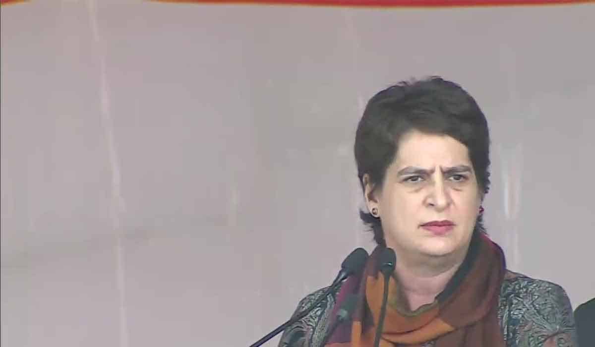 మోదీ ఓ ”టూరిస్టు ప్ర‌ధాని”: ప్రియాంక‌