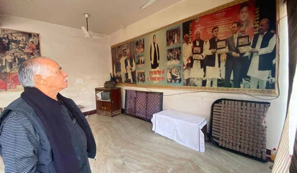 టార్గెట్ జైన్‌.. ఎస్పీ ఎమ్మెల్సీ ఇంట్లో ఐటీ సోదాలు