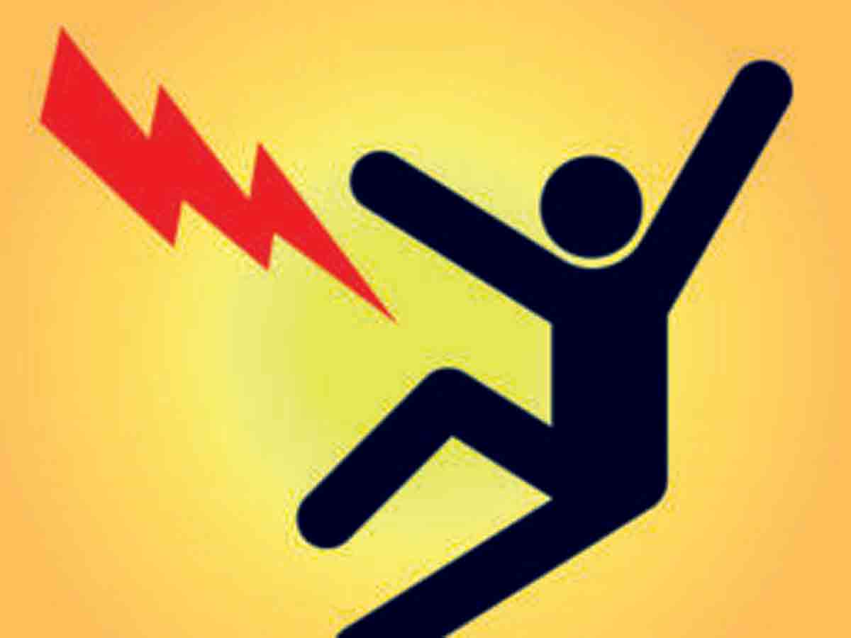 Rangareddy : తప్పిన ప్రమాదం.. కరెంట్‌ షాక్‌తో వ్యక్తికి గాయాలు..