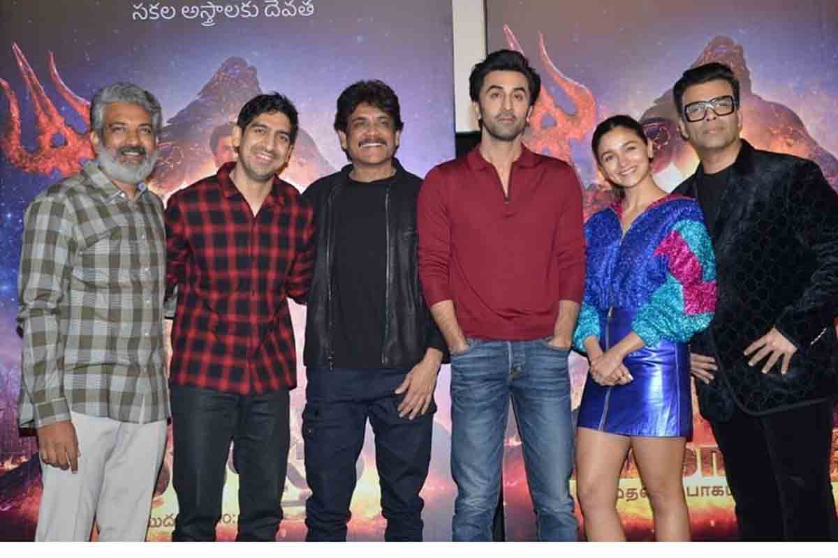 రాజమౌళి అండదండలతో బరిలోకి దిగుతున్న బ్రహ్మాస్త్ర