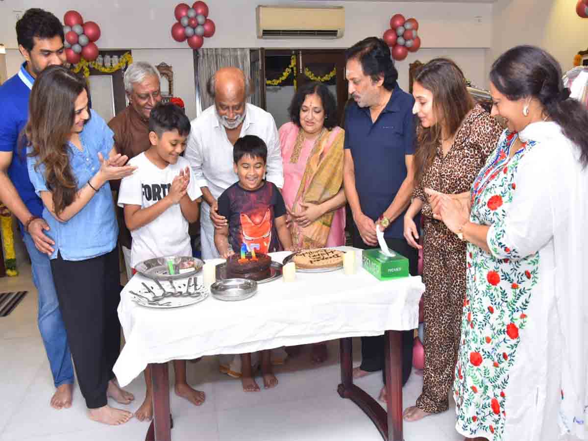 Rajinikanth: కుటుంబ స‌భ్యుల మ‌ధ్య సింపుల్‌గా బ‌ర్త్ డే జ‌రుపుకున్న ర‌జ‌నీకాంత్