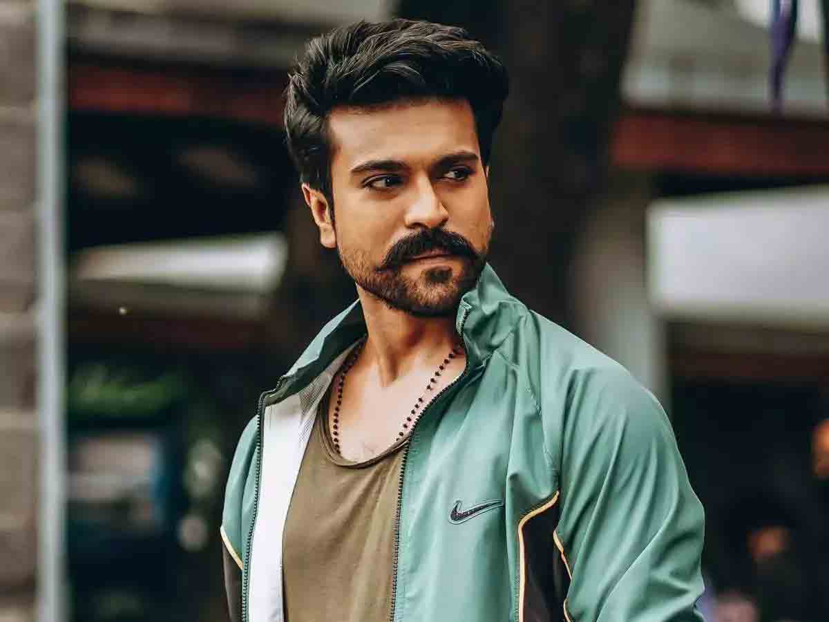 Ram Charan in Mumbai | ముంబైలో రామ్ చరణ్ ఫ్యాన్స్ రచ్చ.. బారికేడ్లు బద్దలు.. ఆశ్చర్యపోయిన ముంబైకర్స్