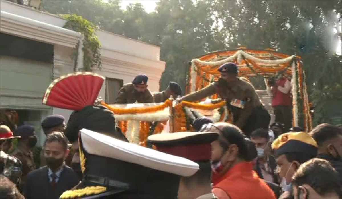 రావ‌త్ అంత్య‌క్రియ‌ల్లో 17 గ‌న్ సెల్యూట్‌