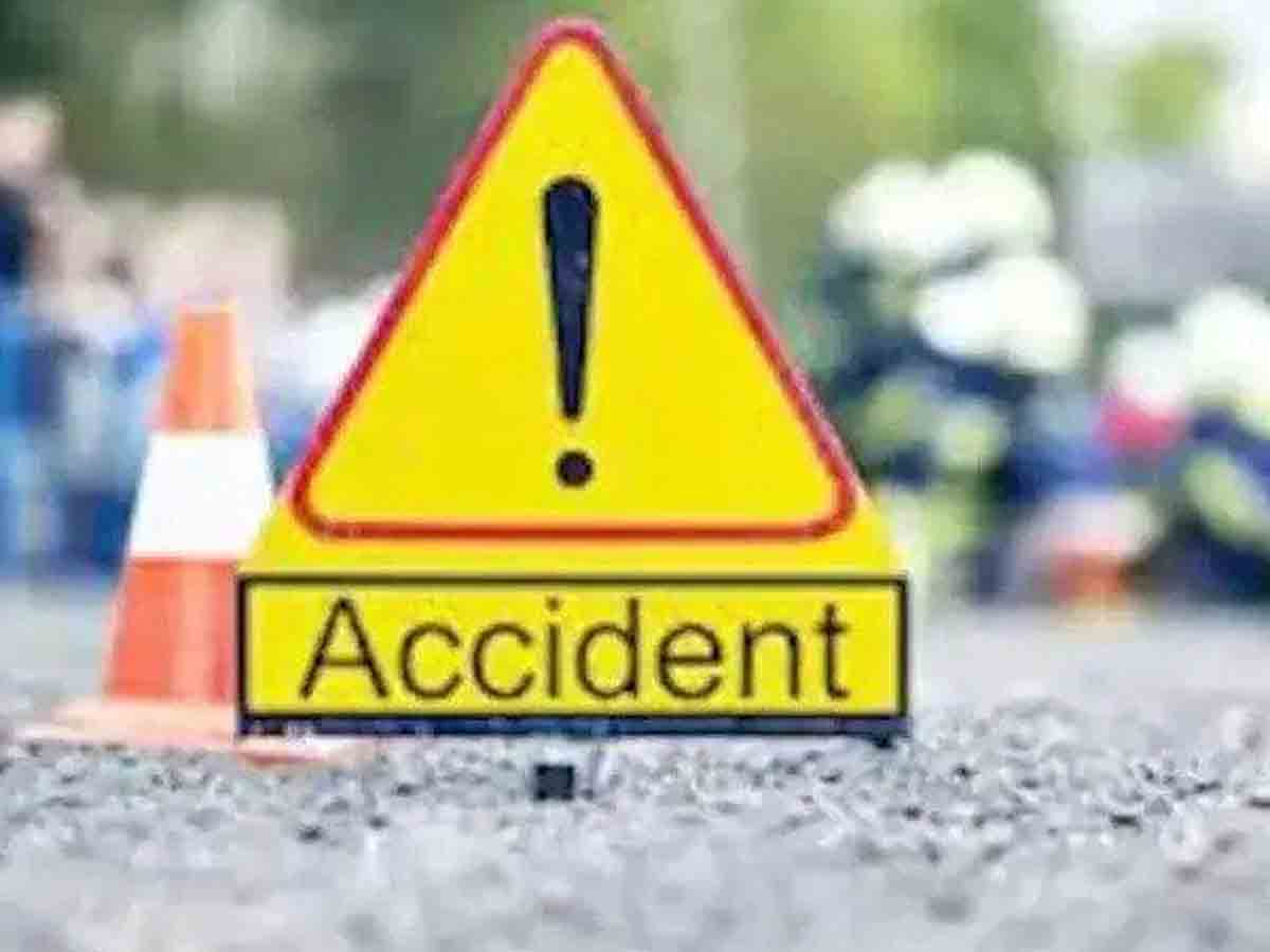 Road accident | కాలేజీకి వెళ్తుండగా రోడ్డు ప్రమాదం..తండ్రి, కూతురుకు తీవ్ర గాయాలు